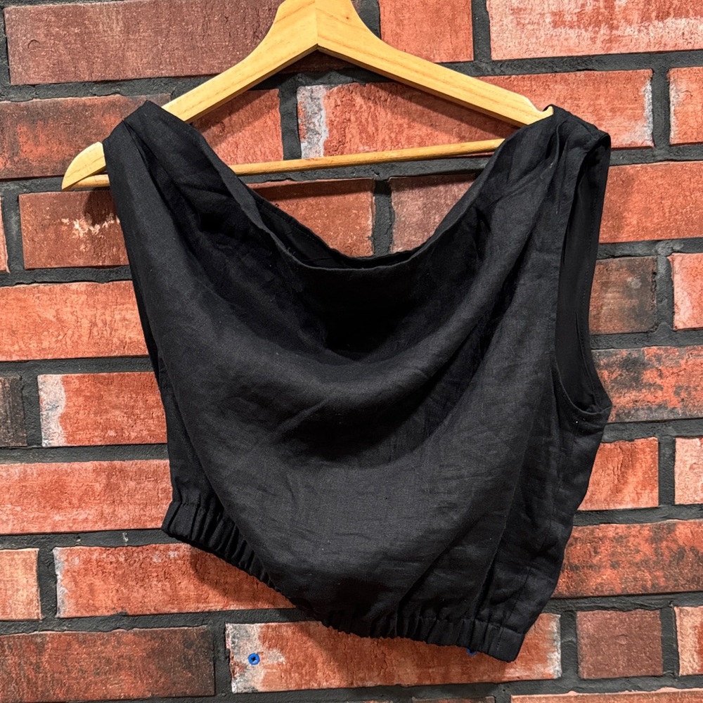 DISSH Black One-Shoulder Cropped Top - Picture 2 of 10
